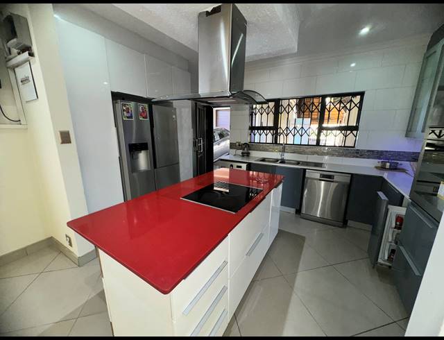3 BEDROOM FREEHOLD TO LET IN LINDHAVEN